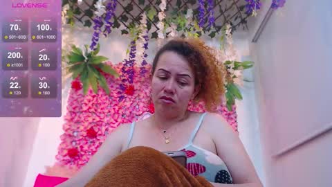 blonde_squirt_ online show from February 10, 6:06 am