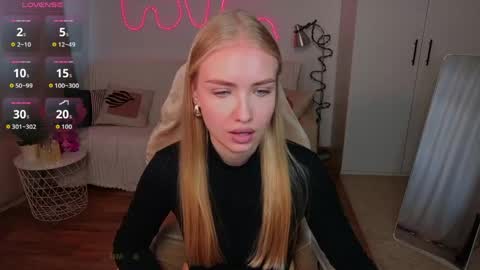 Snapshot of blonde_vibe chatting on May 12, 12:35 pm Nessa online show from May 12, 12:35 pm