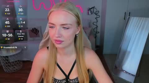 Snapshot of blonde_vibe chatting on May 23, 9:13 am Nessa online show from May 23, 9:13 am