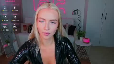 Nessa online show from August 4, 12:41 pm