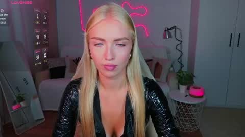 Nessa online show from August 7, 1:02 pm