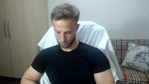 Snapshot of blondeagle chatting on June 14, 9:06 pm Mr Blond online show from June 14, 9:06 pm