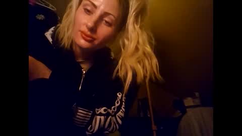 Snapshot of blondebellaaa3 chatting on January 16, 1:04 pm Gia online show from January 16, 1:04 pm