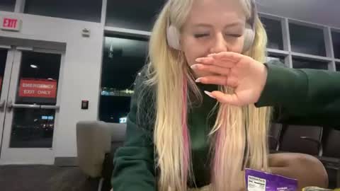 blondebunny999 online show from August 5, 3:42 am