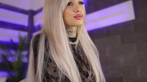 Snapshot of blondie_muller chatting on December 14, 8:57 pm blondie_muller online show from December 14, 8:57 pm