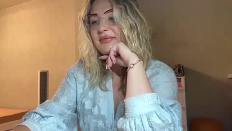blondie_xoxoxo online show from August 1, 1:38 am
