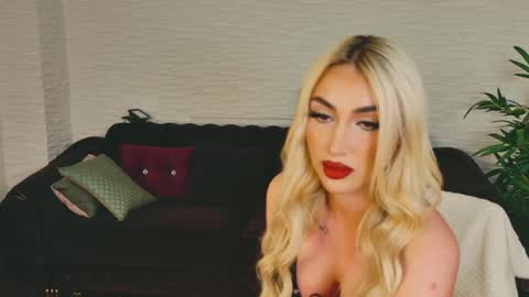 Kiki online show from April 17, 8:12 pm