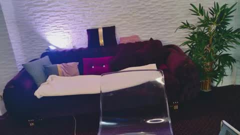 Kiki online show from April 21, 8:12 pm