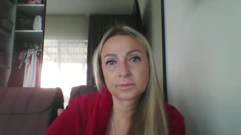 Snapshot of blondkitti chatting on September 19, 9:43 am Iren online show from September 19, 9:43 am