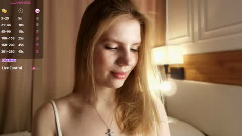 blondoll online show from April 18, 1:20 am