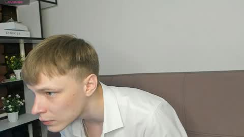 Snapshot of blondvibe chatting on April 23, 9:06 pm Alik online show from April 23, 9:06 pm