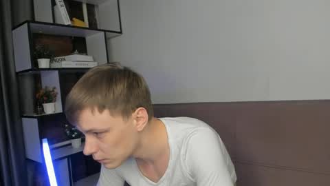 Snapshot of blondvibe chatting on May 10, 9:31 pm Alik online show from May 10, 9:31 pm