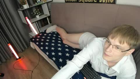 Snapshot of blondvibe chatting on May 16, 9:13 pm Alik online show from May 16, 9:13 pm