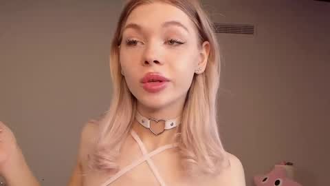 blondy_fina online show from April 15, 4:41 am