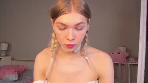 blondy_fina online show from June 9, 5:19 am