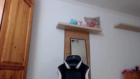 blondyelena online show from February 25, 7:07 am