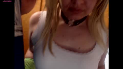 Snapshot of blontsex chatting on January 27, 7:03 pm Blontsex online show from January 27, 7:03 pm
