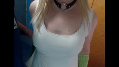 Snapshot of blontsex chatting on February 7, 4:56 pm Blontsex online show from February 7, 4:56 pm