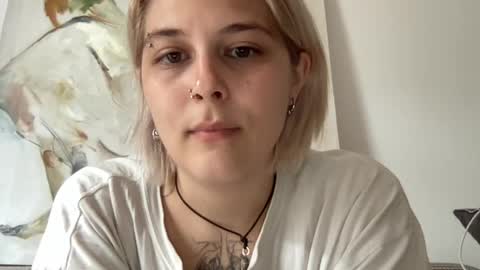 Snapshot of bloom_ella chatting on July 4, 8:42 am Ella online show from July 4, 8:42 am