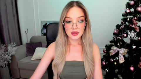 Sophia online show from January 10, 1:42 am