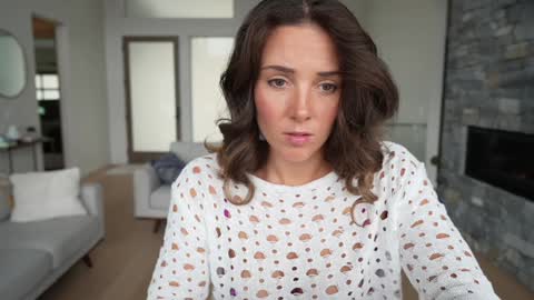 Emma Bloom online show from December 1, 7:25 pm