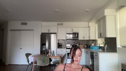 Snapshot of bloomyogi chatting on October 24, 7:54 pm Emma Bloom online show from October 24, 7:54 pm