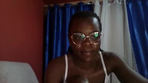 blossomcherry25 online show from April 19, 12:43 am