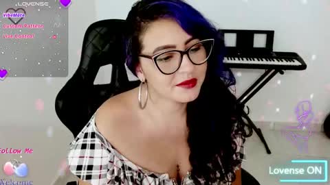 Snapshot of blue_dance chatting on November 23, 4:23 am susan online show from November 23, 4:23 am