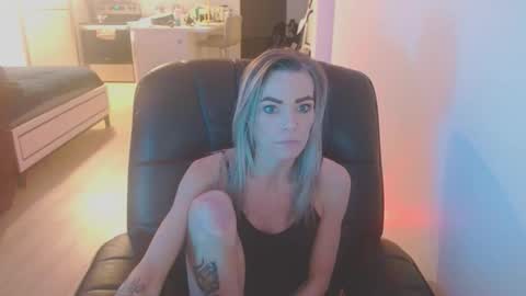 blue eyed foxxxx online show from March 3, 8:31 am