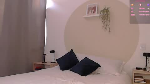 Snapshot of blue_nebula chatting on December 6, 1:44 pm Blue online show from December 6, 1:44 pm