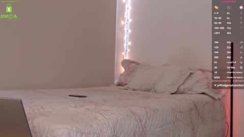 Snapshot of blue_nebula chatting on October 3, 2:47 pm Blue online show from October 3, 2:47 pm