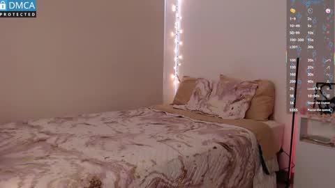 Snapshot of blue_nebula chatting on November 2, 5:15 pm Blue online show from November 2, 5:15 pm