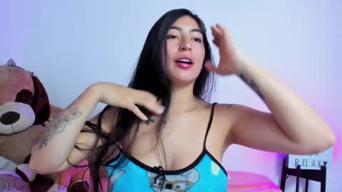 Snapshot of blue_petite chatting on April 8, 1:44 pm Linda online show from April 8, 1:44 pm
