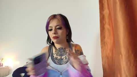 Snapshot of blue_tatuu1 chatting on December 26, 4:10 am Alice bleu for friends online show from December 26, 4:10 am