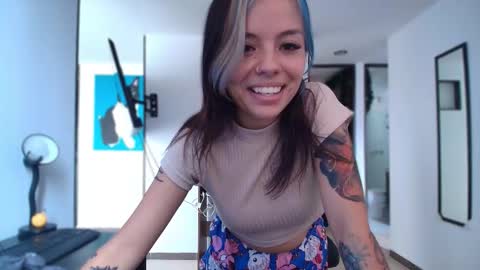 Snapshot of blue_tatuu1 chatting on November 27, 6:43 pm Alice bleu for friends online show from November 27, 6:43 pm