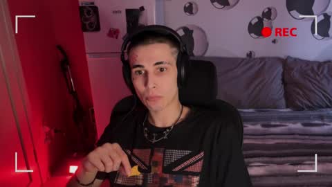 Snapshot of blue_w0rld chatting on November 8, 6:57 am SONNYVAN online show from November 8, 6:57 am