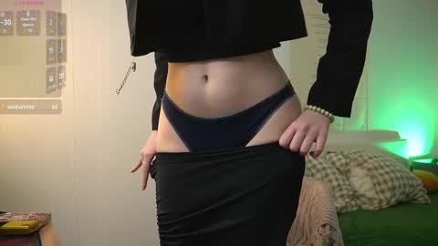 Snapshot of bluebeell chatting on December 3, 5:37 am bluebeell online show from December 3, 5:37 am