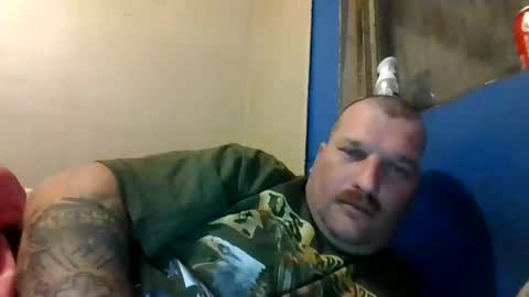 Snapshot of bluedemoneyes1986 chatting on March 12, 1:47 am bluedemoneyes1986 online show from March 12, 1:47 am