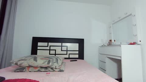 Snapshot of bluediamond_ chatting on January 18, 1:41 am bluediamond_ online show from January 18, 1:41 am