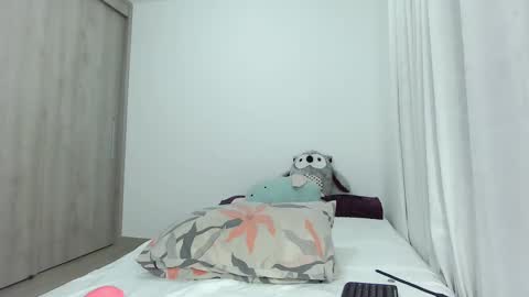 Snapshot of bluediamond_ chatting on February 20, 3:45 am bluediamond_ online show from February 20, 3:45 am