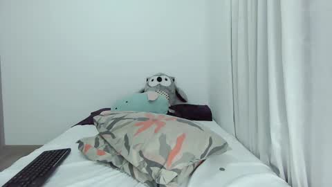 Snapshot of bluediamond_ chatting on February 20, 6:50 am bluediamond_ online show from February 20, 6:50 am