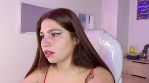 Snapshot of bluee_hazell chatting on June 17, 11:56 am online show from June 17, 11:56 am