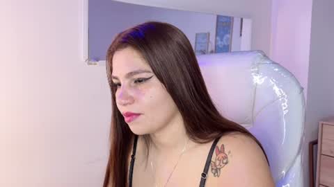 Snapshot of bluee_hazell chatting on June 18, 12:53 pm online show from June 18, 12:53 pm
