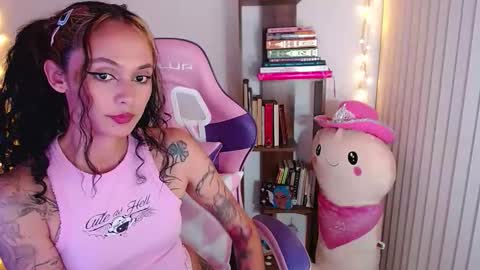Snapshot of bluee_v chatting on September 22, 1:07 am Im Abril .. Nice to meet you thumb up me please its important INDEPENDENT MODEL online show from September 22, 1:07 am