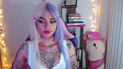 Snapshot of bluee_v chatting on October 5, 12:20 am Im Abril .. Nice to meet you thumb up me please its important INDEPENDENT MODEL online show from October 5, 12:20 am