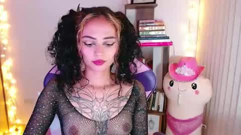 Snapshot of bluee_v chatting on October 15, 12:44 am Im Abril .. Nice to meet you thumb up me please its important INDEPENDENT MODEL online show from October 15, 12:44 am