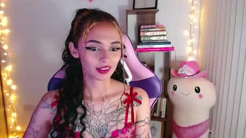 Snapshot of bluee_v chatting on October 17, 1:20 am Im Abril .. Nice to meet you thumb up me please its important INDEPENDENT MODEL online show from October 17, 1:20 am