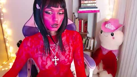Snapshot of bluee_v chatting on October 20, 1:39 am Im Abril .. Nice to meet you thumb up me please its important INDEPENDENT MODEL online show from October 20, 1:39 am