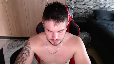 blueeyeboy0 online show from February 12, 9:42 am