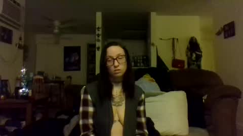 Snapshot of blueeyedbeauty1995 chatting on December 18, 12:38 am Blueeyedbeauty online show from December 18, 12:38 am